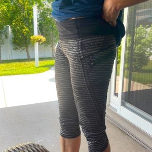 Lululemon legging Capri, Size 4-6. Tag missing.
